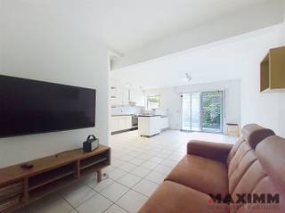 PLAN NU ZELF UW AFSPRAAK VIA WWW.MAXIMM.BE Centraal gelegen en vlot bereikbare ruime gezinswoning met 4 slaapkamer, garage en tuin.Met zijn EPC  van...