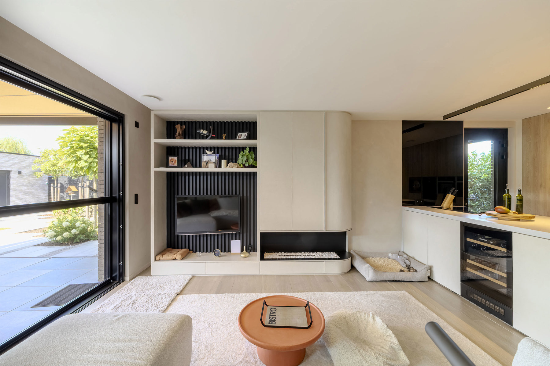 Instapklaar gelijkvloers appartement met carport, berging, luxe afwerking en aangelegde tuin - foto 4