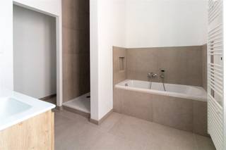 Welkom in deze moderne, instapklare woning in Menen. Met een bewoonbare oppervlakte van 127 m² biedt dit huis een ruim en licht geheel,...