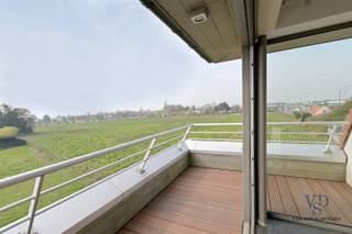 Eigentijds appartement mét ondergrondse garage en berging.Dit appartement op de tweede verdieping kenmerkt zich door een aangename lichtinval,...