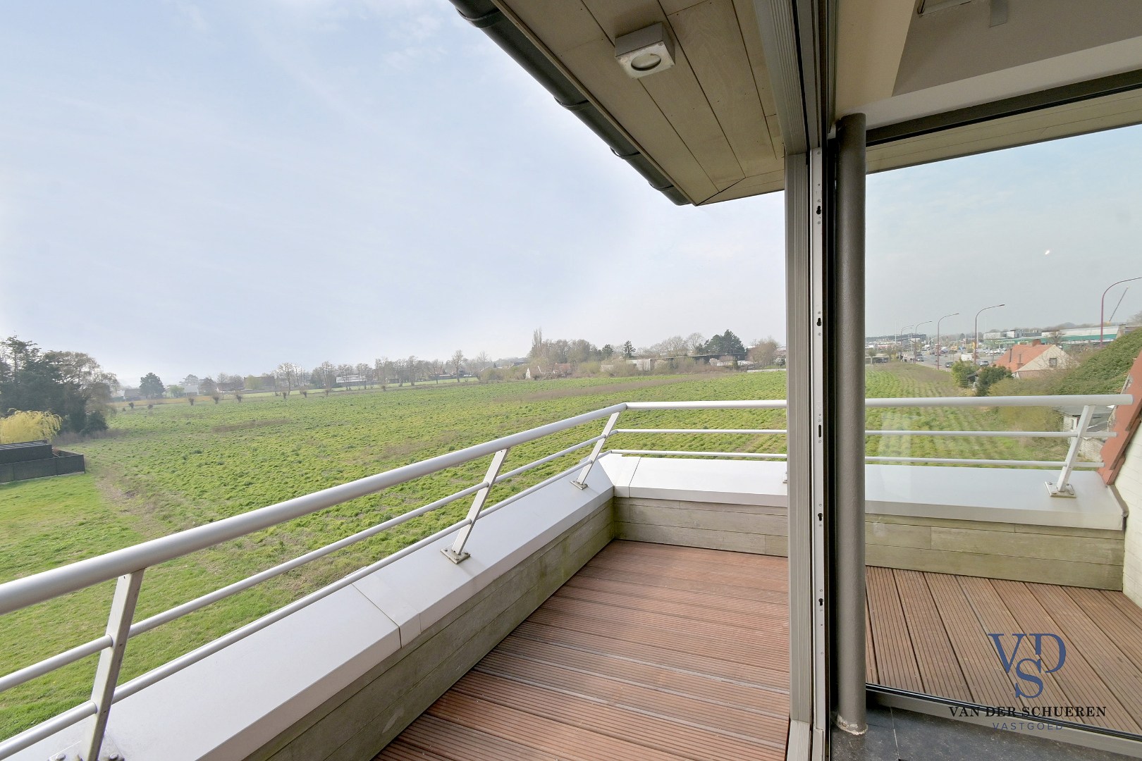 Lichtrijk appartement mét ondergrondse garage en berging. - foto 3