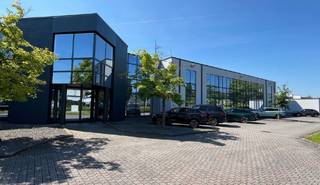 Instapklare kantoorruimte van ca. 64 m² te huur aan de Kontichsesteenweg 54 in Aartselaar, inclusief 4 parkeerplaatsen met...