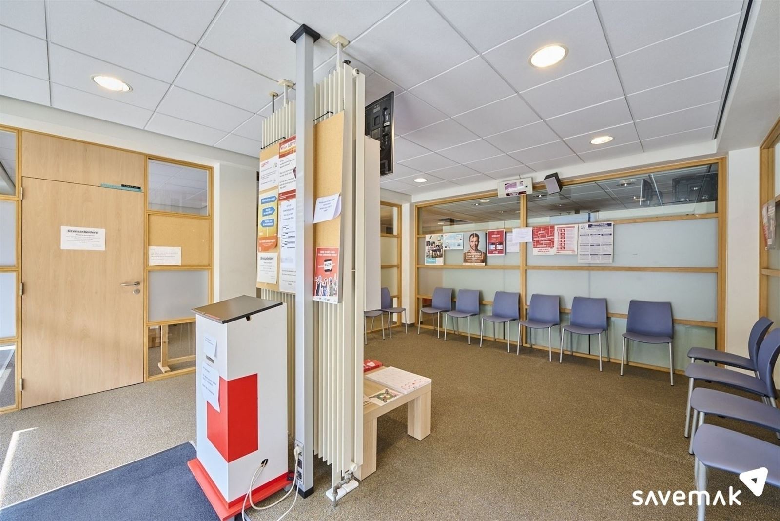 Ruim kantoorgebouw in Lommel centrum - foto 4