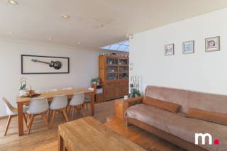 Bent u op zoek naar een ruime woning met karakter in Kortrijk? Dan is deze prachtige woning wellicht wat u zoekt! Deze stijlvolle woning, gebouwd...