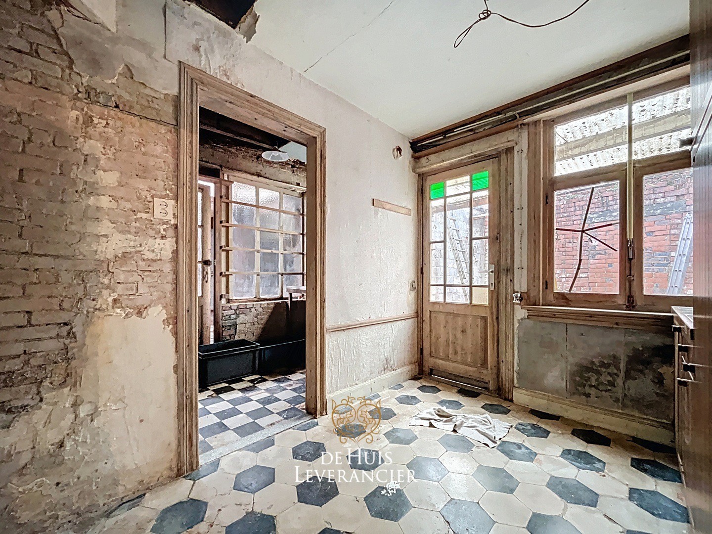 Te renoveren woonst in centrum Kontich te koop met 1001 mogelijkheden - foto 1