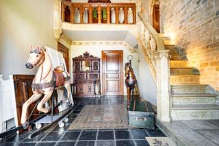 Welkom op Schoolstraat 74 in Dilsen-Stokkem.<br /><br />Bent u op zoek naar een karaktervolle woning met authentieke elementen en hedendaags wooncomfort?<br />Dan is deze bijzondere woning zeker een bezoek waard.<br /><br />Ontdek de woning alvast via de videoreportage:<br />-> ​​​​​​https://player.vimeo.com/video/1209570675<br /><br />Bij aankomst valt de statige gevel met de karakteristieke trapgevels, rode accenten en authentieke baksteenarchitectuur meteen op.<br />Ook binnen komen de charme en het karakter van de woning mooi tot hun recht.<br />Natuurstenen vloeren, hoge plafonds, sierlijke kroonlijsten, authentieke haarden en glas-in-loodramen zorgen voor een warme en tijdloze uitstraling.<br /><br />Pluspunten van de woning:<br />✔ Karaktervolle en authentieke woning<br />✔ Unieke architectuur met prachtige trapgevels<br />✔ Authentieke elementen zoals glas-in-loodramen, natuurstenen vloeren en sierhaarden<br />✔ EPC B – energiezuinige woning<br />✔ 3 (4) slaapkamers<br />✔ Verwarming op aardgas<br />✔ Conforme stroomkeuring<br />✔ Volledig onderkelderd<br />✔ Ruime garage met zolder<br />✔ Gezellig aangelegd terras en tuin<br /><br />Met een bruikbare oppervlakte van circa 318 m², op een perceel van 8a 95ca, biedt deze woning verrassend veel ruimte voor gezinnen, thuiswerkers of iedereen die comfortabel wil wonen.<br /><br />Indeling van de woning:<br /><br />Kelder: 125,12m² <br />De woning is volledig onderkelderd.<br /><br />Gelijkvloers: 125,12m² <br />Het gelijkvloers omvat: inkomhal, toilet, woonkamer, eetkamer, keuken, badkamer, berging en overdekt terras.<br /><br />Verdiep 1: 84,8m²<br />Het verdiepomvat: nachthal, slaapkamer 1, slaapkamer 2, slaapkamer 3 met dressing en badkamer.<br /><br />Tuin: 32,2m²<br />De aangename tuin met authentieke kasseien beschikt over een charmant overdekt terras.<br />Hier bevindt zich ook de garage.<br /><br />Laat u verrassen door de uitzonderlijke woning en de unieke uitstraling van dit prachtig eigendom.<br /><br />Documenten<br />Het EPC-verslag, elektrische keuring en grondplan kan u eenvoudig downloaden in bijlage. <br /><br />Interesse in een bezichtiging?<br />Bel ons via 089 391 555 of mail naar info@frerevastgoed.be.<br /><br />* Opmetingen van de binnenmaten zijn indicatief en kunnen licht afwijken.