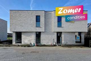 Stap binnen in jouw toekomstig huis, een oase van rust in een groene omgeving. Deze prachtige duurzame en energiezuinige A+ halfopen woning bestaat uit twee bouwlagen.<br />Het gelijkvloers biedt modern comfort met inkomhal, toilet, wasplaats met warmtepomp, ingerichte keuken met toestellen en aansluitende living. Op de eerste verdieping vind je drie gezellige slaapkamers, een luxueuze badkamer met inloopdouche en een apart toilet voor extra gemak. Bijhorende technische ruimte met D-ventilatie. Je tuin wordt omheind en er zijn 2 aangelegde privatieve parkeerplaatsen mee in de prijs voorzien.<br /><br />Prijs excl. aankoopkosten en btw.<br /><br />Meer info via 09 280 60 60 of info@durabrik.be.<br />Download de brochure op https://www.durabrik.be/nl/nieuwbouwprojecten/puurs-sint-katharinastraat<br />*beelden zijn indicatief