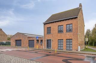 Ontdek een bijzondere kans aan de Astridlaan 333 in Assebroek, perfect voor wie wonen en werken optimaal wil combineren op een uitstekend...