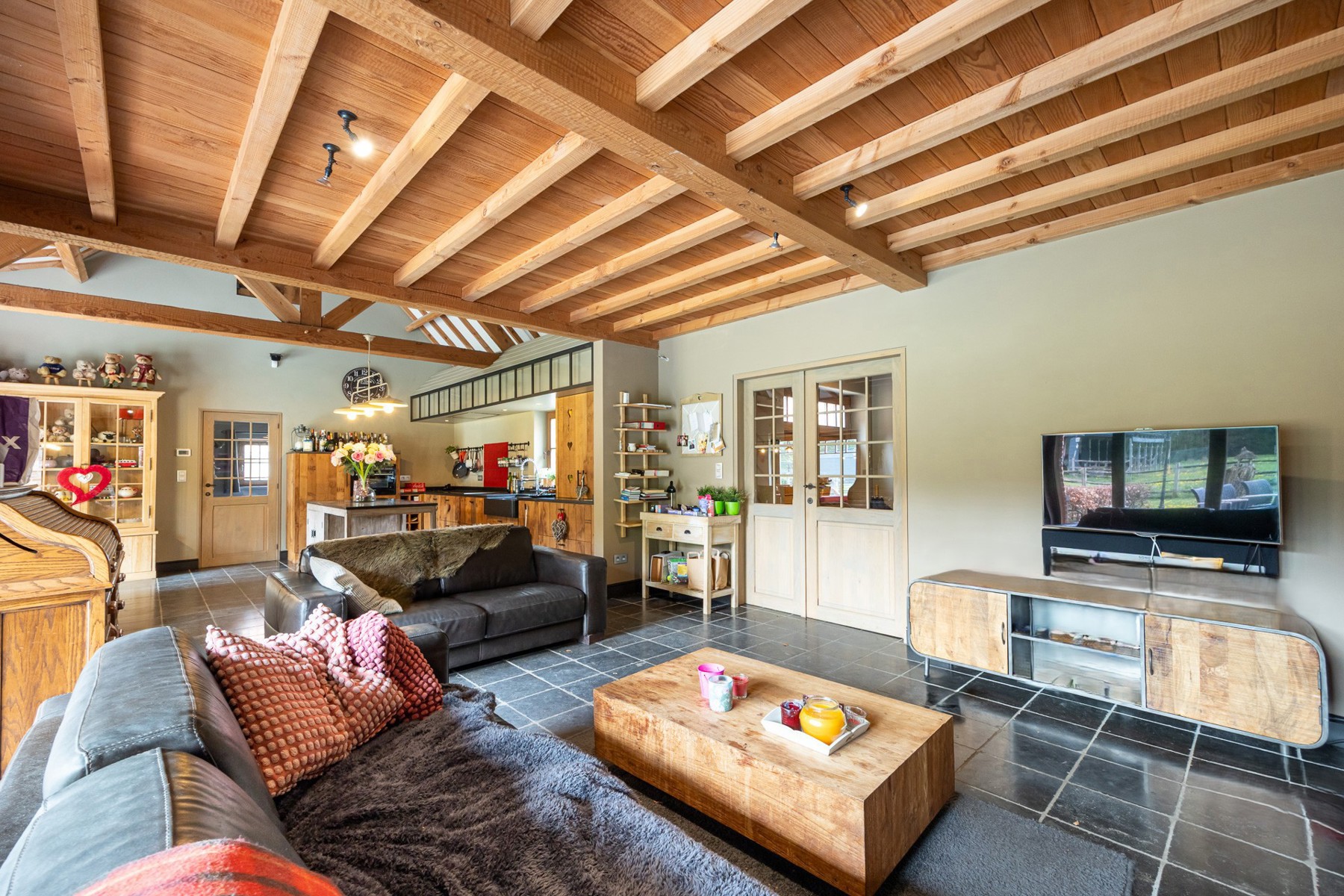 GELIJKVLOERSE WONING MET WEILAND EN KANTOORUIMTE - foto 5