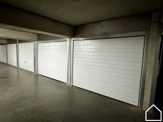 Deze ondergrondse garagebox is gelegen in Residentie Molenmeersch nabij het natuurdomein "De Verdronken Weide".De afmetingen van de garage zijn 6m op...