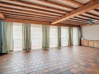 Bent u op zoek naar ruimte, luxe en een terras waar u ú tegen zegt? Dit indrukwekkende eigendom op de toplocatie Dorp West combineert het comfort...