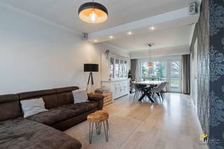 Instapklare bel-etage (130 m²) met 3 slaapkamers en zuid-west-georiënteerde tuin (90 m²) en terras (20 m²) in Kapellen. Het pand is gunstig gelegen...