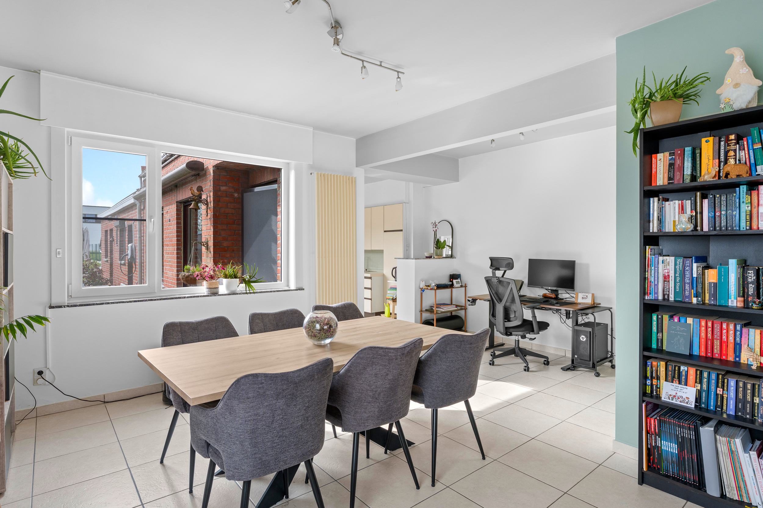 Ruime gezinswoning met 4 slpk, zonnepanelen &amp; zonnige tuin - foto 5