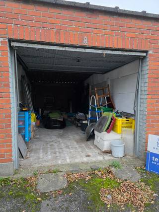 Dubbele garagebox inclusief 2 staanplaatsen in de Hoevedreef te KuurneDeze dubbele garagebox bestaat uit 2 afzonderlijke garages die volledig zijn...