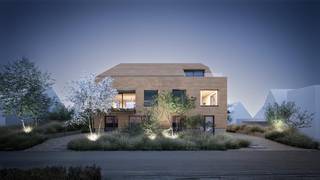 Van de eerste ochtendstraal tot het laatste avondlicht.<br /><br />Vlak bij het strand en de duinen, op de grens van Oostduinkerke en Nieuwpoort, waar de horizon opent en het licht steeds in beweging is, bieden we u bijzonder woonproject.<br /><br />Twee halfopen gezinswoningen, sculpturaal en ingetogen, vormen samen een hedendaagse vertaling van het woonhuis — met een zachte knik naar Aldo Rossi’s tijdloze vormentaal. Hier is wonen meer dan een bestemming.<br /><br />Bij het verlaten van uw prive terras betreedt u binnen de 5 min het terras van surfclub windekind. Indien u na het sporten of de aperitief een restaurant wenst te bezoeken, leidt het pittoreske Groenendijk je naar de Nieuwpoortse winkelstraat of het staketsel waar zeilboten hun weg zoeken tussen haven en zee. Elke woning omvat ongeveer 200m2 BVO en is ontworpen met een verticale logica.<br /><br />De rechterwoning heeft een gerieflijke oprit voor een paar wagens en achteraan bevindt zicht het terras waar u, dankzij zuid-west Oriëntatie van de woning, de hele dag kna genieten van de zon.<br /><br />Op het gelijkvloers bevinden zicht drie slaapkamers en twee badkamers, gericht op rust en geborgenheid, met direct toegang tot de privatieve tuinen terras.<br /><br />De leefruimtes bevinden zicht op het eerste verdiep en zijn via de royale raampartijen, maximaal verbonden met de omringende natuur. Een geïntegreerde bureau ruimte speelt in op hedendaags woongebruik.<br /><br />Het bovenste niveau herbergt een vierde slaapkamer, met aparte badkamer en toilet + een gezellige TV- Familie kamer – een plek onder het dak die doet denken aan de zolderkamers uit onze kindertijd, maar dan vertaald naar een moderne leefkwaliteit. Het plekje waar de kinderen na het eten op hun gemak een serie kunnen netflixen zonder de ouders te storen die aan tafel in alle rust wat wensen na te praten met hun tafelgenoten.<br /><br />6% BTW op constructie<br /><br />In het paasakkoord werd beslist dat de verkoop/levering van onroerende goederen na afbraak en heropbouw, mits voldaan aan de voorwaarden, opnieuw aan 6% kunnen plaatsvinden. Dit betreft de opeisbaarheid van de btw, in casu factuur en/of oplevering, na 1 juli 2025.