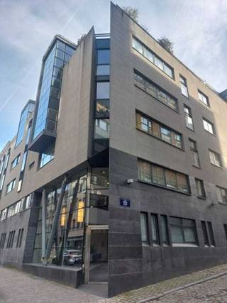 Schitterend appartement met 1 slaapkamer in modern, recent en uitstekend onderhouden gebouw. Ideaal gelegen in centrum Brussel (TOP locatie), in...