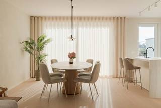 Deze landelijke lichtrijke kijkwoning met open leefruimte en zuidoostelijke oriëntatie in het nieuwbouwproject Korenhof in Lauwe...