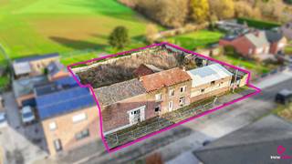 Unieke kans voor ontwikkelaars en investeerders! Deze landelijke gelegen bouwval op een perceel van 900 m² biedt...