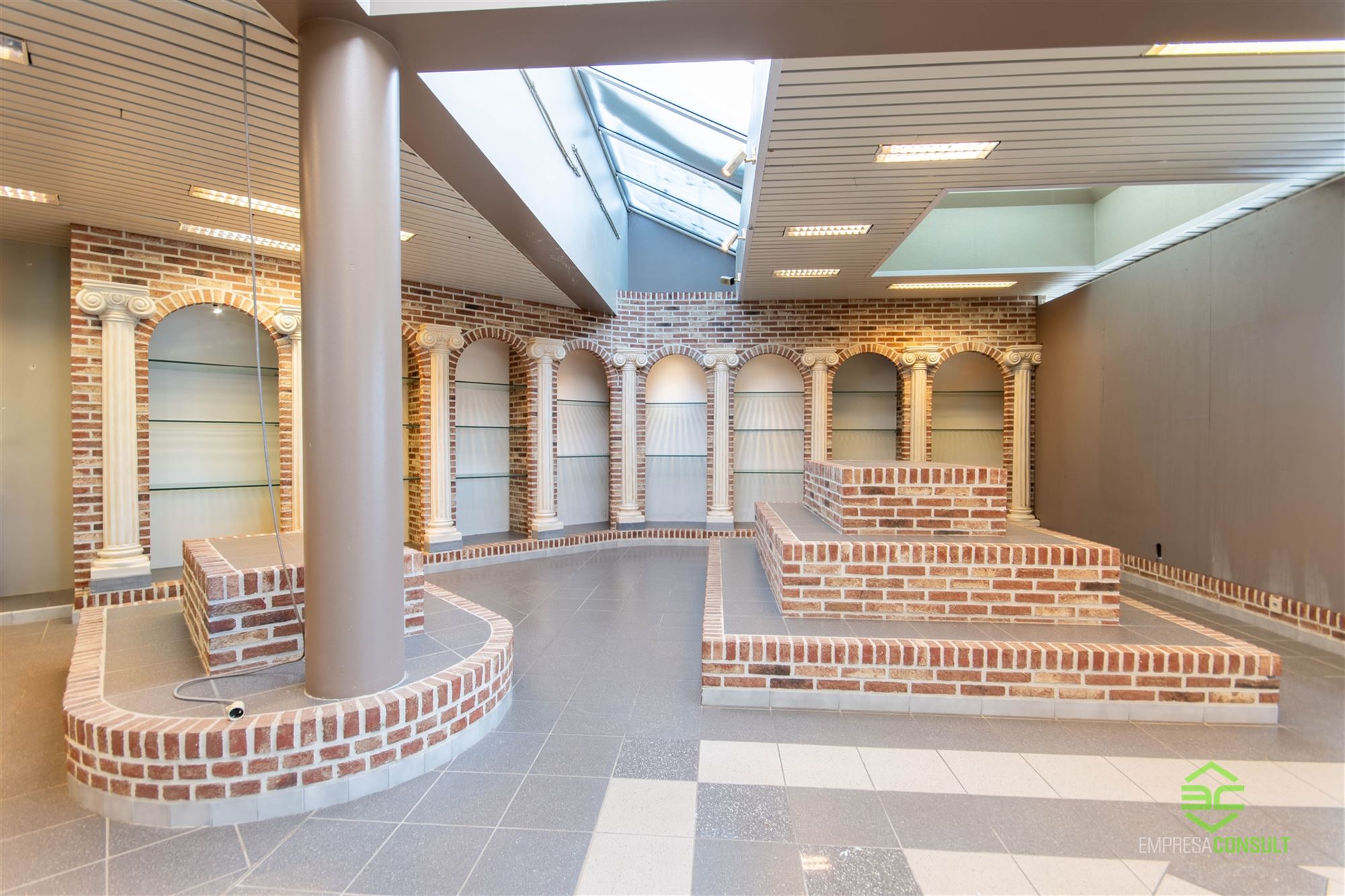 Grote handelsruimte op een strategische topligging! - foto 3