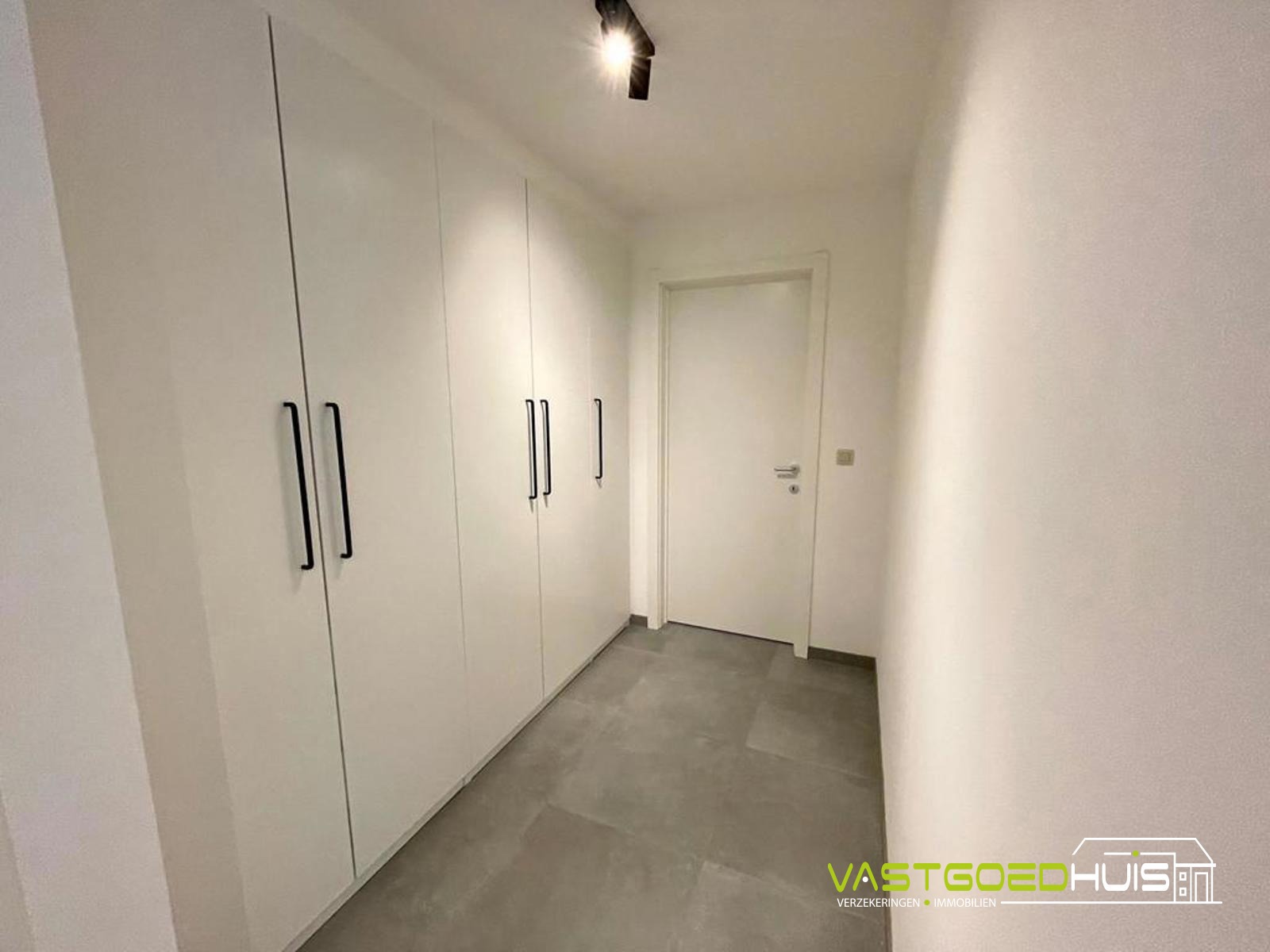 Appartement met 2 slaapkamers, terras en autostaanplaats! - foto 4