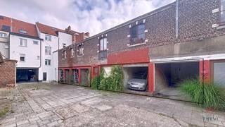 JETTE, in de residentiële en commerciële wijk Place du Miroir, bieden wij u een lot van 7 garages te koop aan, ideaal voor een rendabele...