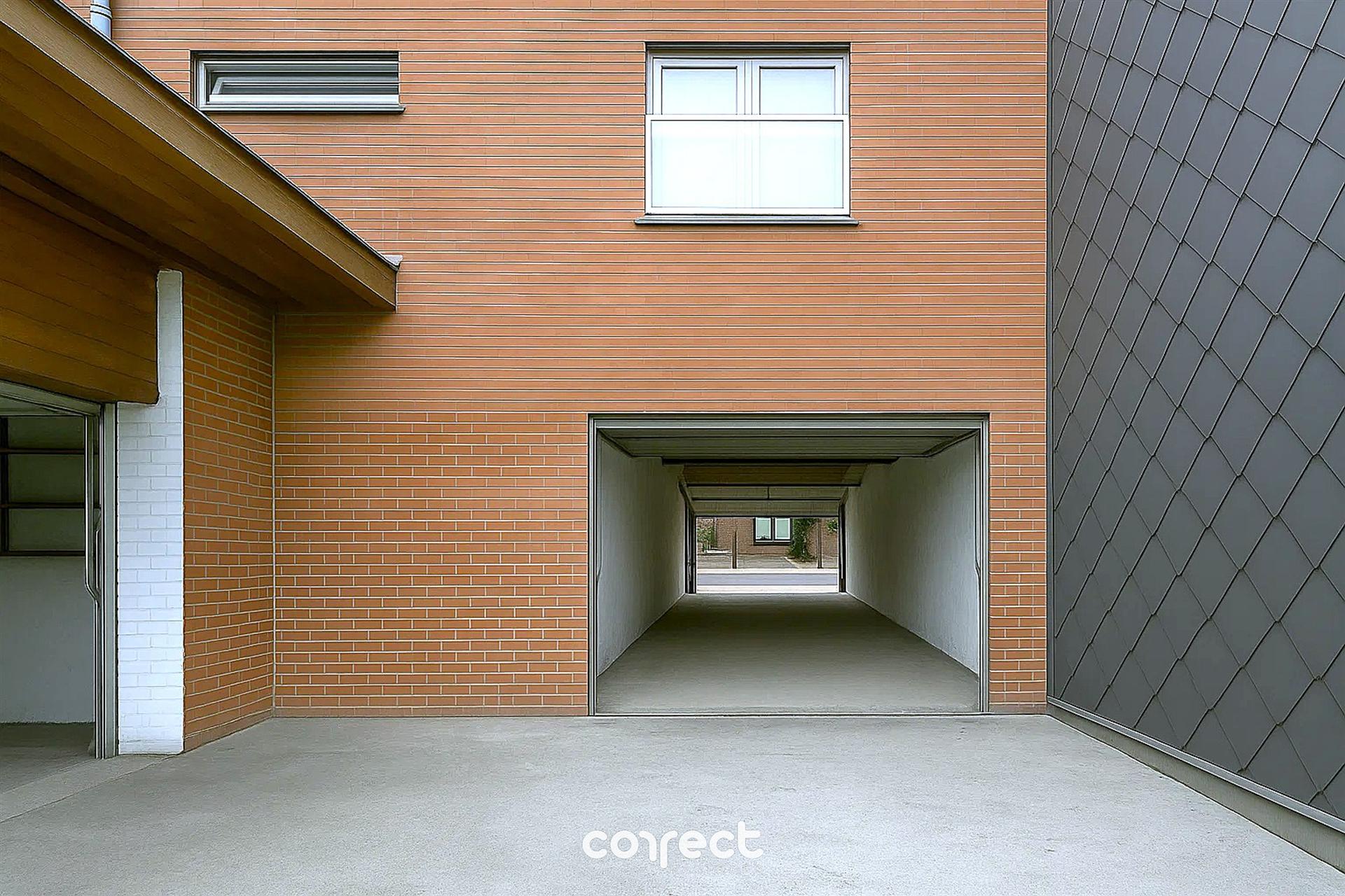 Garage met werkplaats of opslagplaats. - foto 1