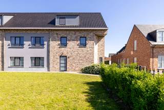 Stijlvol gelijkvloers appartement met tuin in centrum WechelderzandeAdres: Gebroeders De Winterstraat 23a bus 4 – WechelderzandeDit stijlvol...