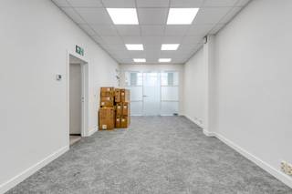 Immeuble de bureaux d'environ 296 m² à louer dans le centre de Courtrai. Le bureau est situé à proximité de différentes routes d'accès, de...