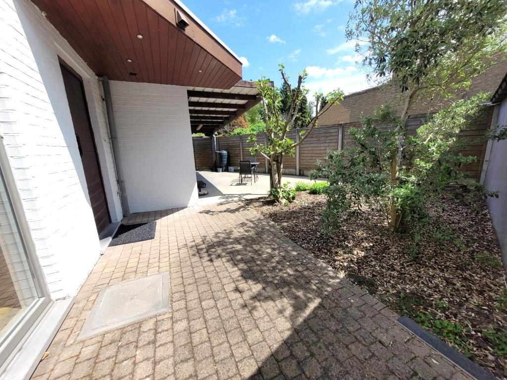 Commercial à vendre à Assebroek avec 3 chambres - photo 1