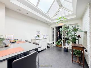 KARAKTERVOL HANDELSPAND MET WOONST in het CENTRUM van Oudenaarde. Dit pand combineert WONEN en HANDEL met TAL VAN MOGELIJKHEDEN voor OPBRENGST...