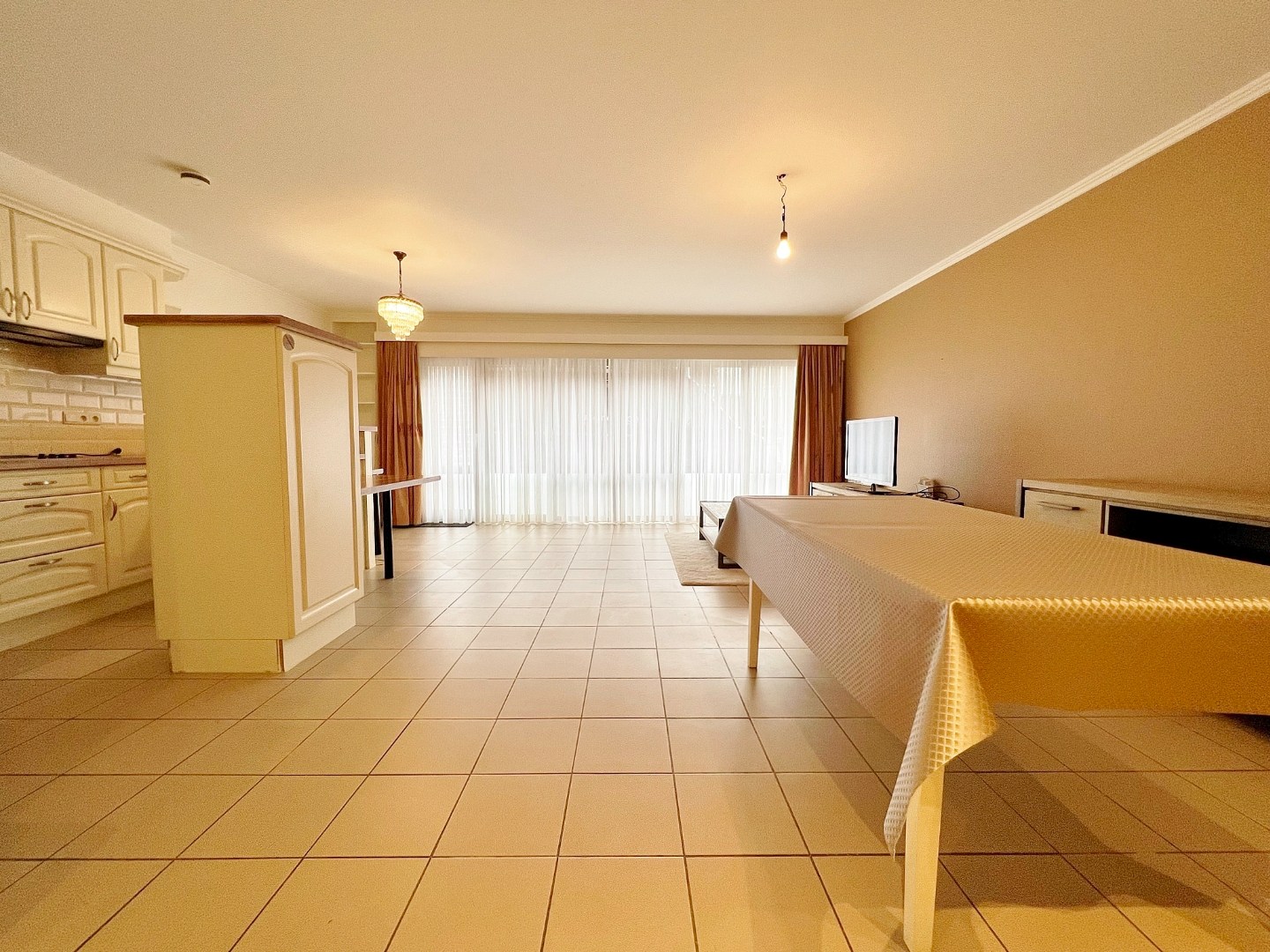 Gelijkvloers appartement met koertje in het centrum van Ieper - foto 4