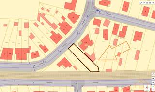 <p>Welkom op deze zuidoostelijk georiënteerde bouwgrond van bijna 6 are, voor halfopen bebouwing, in het centrum van Geel!</p><br /><p>Gelegen langs de Groenstraat, geeft hij een perfecte mix voor mensen die het groen in de buurt weten te appreciëren, mensen die van het centrum willen genieten, , en mensen die het centrum vlot met de auto willen kunnen verlaten.</p><br /><p>Voor onderwijs is geel een ware parel. Van kleuterschool tot hoge school vind je om de hoek.</p><br /><p>De bouwvoorschriften zitten als bijlage bij de advertentie . Wil je de bouwvoorschriften samen met ons bespreken, ben je zeker welkom.</p><br /><p>Achter de tuin loopt een spoorlijn waar hoofdzakelijk elektrische treinen rijden. Die hinder die je daarvan ondervindt, is eerder beperkt.</p><br /><p>Zie jij hier de gelegenheid om jouw bouwproject te realiseren? Neem dan nu contact op met Nxxt Vastgoed!</p><br /><p>Heb je plannen om jouw (oude) woning te verkopen of te verhuren? Bij Nxxt Vastgoed maken we graag tijd om de mogelijkheden die het pand biedt samen met jou te bekijken, en die vervolgens aan jouw wensen te koppelen. <br />Samen maken we van jouw vastgoeddroom een Succesvolle Nxxt Step! </p>