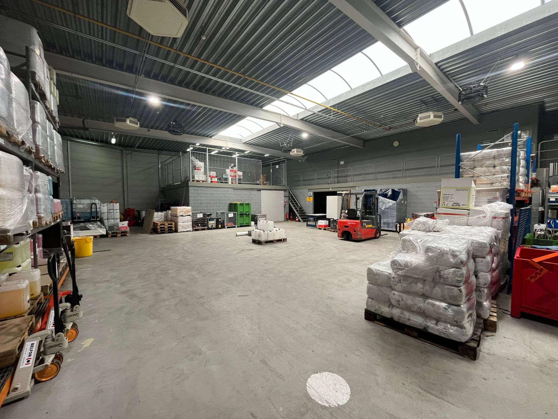 Polyvalent bedrijfsgebouw van 1.550m² te Schelle - foto 3
