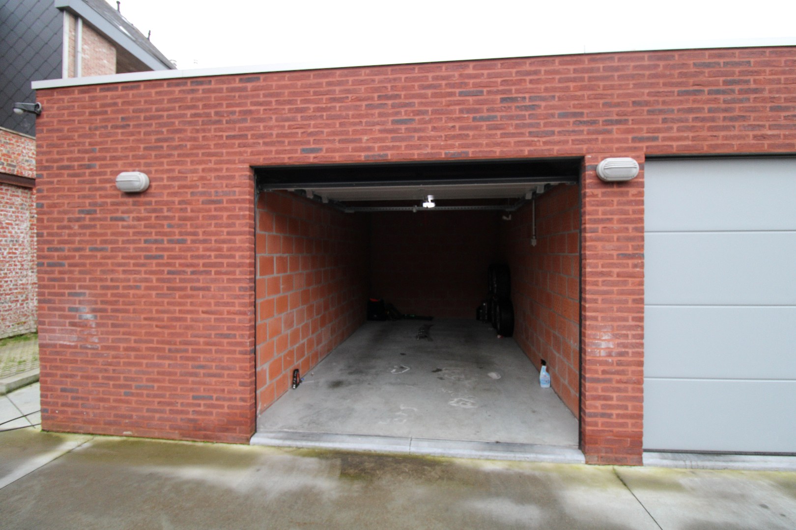 Afzonderlijke gemetste garage te huur in centrum Roeselare - foto 2