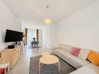 VOLLEDIG GERENOVEERDE GEZINSWONING met UITSTEKENDE LIGGING in het centrum van Ledeberg. Deze STIJLVOLLE WONING werd grondig vernieuwd met...