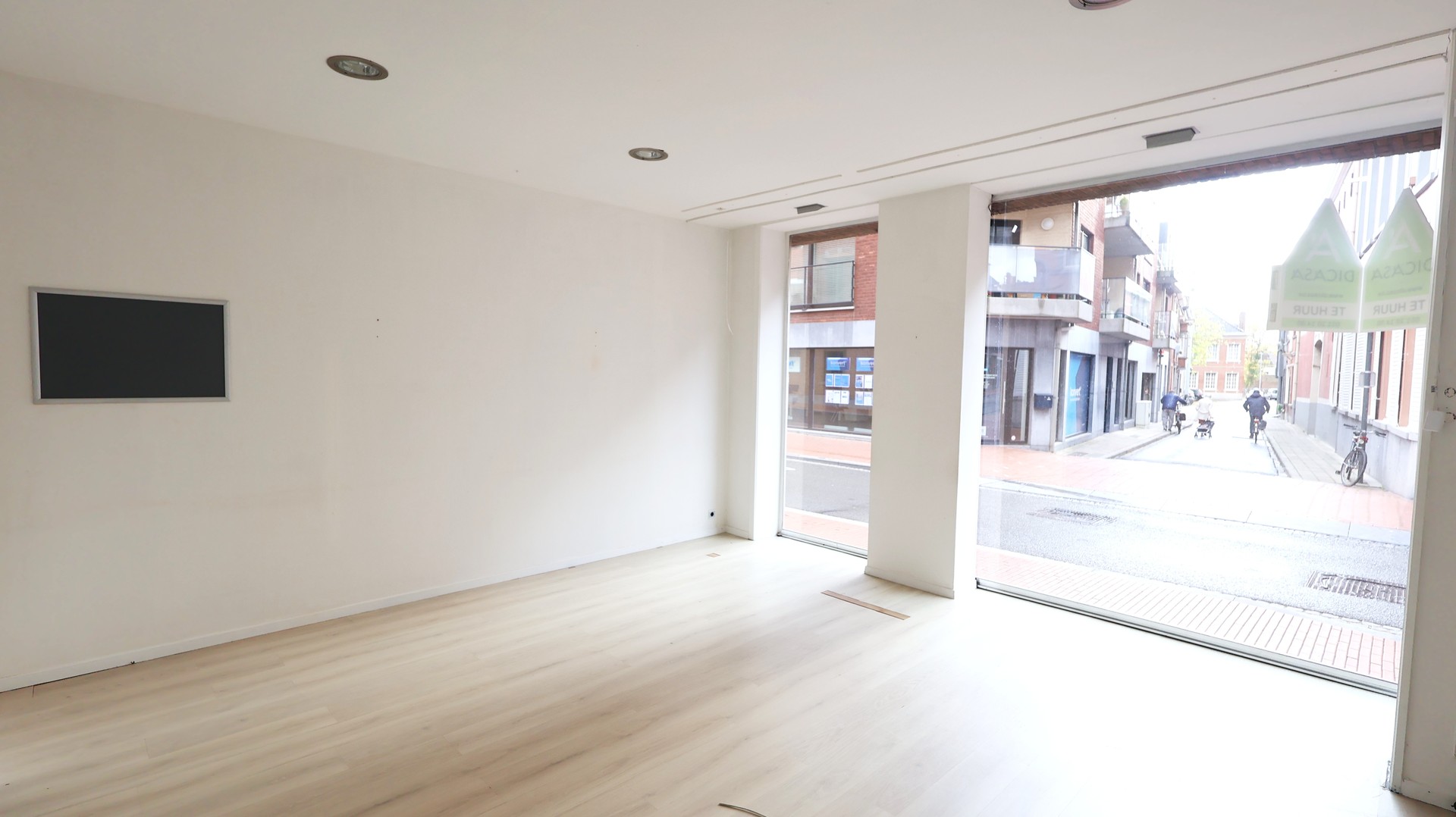 Centraal gelegen handelsruimte in centrum Izegem - foto 2