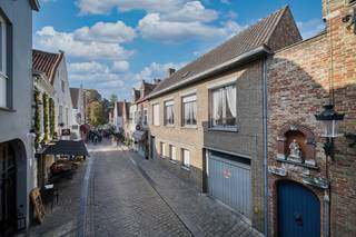Hartje Brugge  TOP  TOERISTISCHE LIGGING , in de GOUDEN DRIEHOEK, Uitzonderlijk HANDELSPAND ( gevelbreedte 11 meter)                        ...
