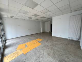 immo DAVID stelt voor: handelsruimte met polyvalente bovenruimteIn het hart van Zellik te huur: een veelzijdige handelsruimte op het gelijkvloers én...