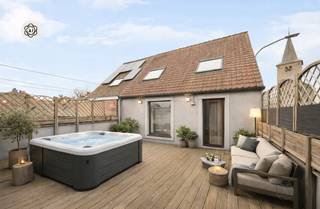 Halfopen bebouwing met dubbele garage gelegen op een topligging aan het Enameplein in Oudenaarde.Deze woning biedt een aangename combinatie van...