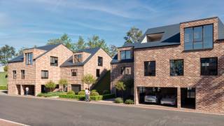 Dit nieuwbouwproject bevindt zich in een klein gehucht van de gemeente Hoegaarden. Hier komen 4 woningen in halfopen verband, van elkaar...