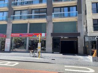 Staanplaats in een afgesloten complex, deze is vanaf 1/12 beschikbaar.<br />Afmetingen van de staanplaats:<br />B - 2,1m <br />L - 5,4m<br />H - 2,3m