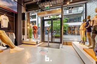 Ontdek deze unieke commerciële kans in het bruisende winkelcentrum van Roeselare!Deze ruime handelsruimte van 592 m², gebouwd in 2008, bevindt zich...