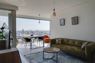 Wonen op toplocatie in hartje Antwerpen met een uitzonderlijk zicht over de stad!Prachtig gemeubeld appartement te huur in de Antwerp Tower, gelegen...
