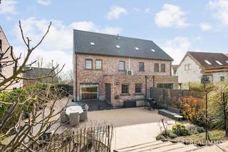 VASTGOEDTOPPER!Bent u op zoek naar een zeer ruime, kwalitatief en superenergie zuinige woning (2018) met tal van mogelijkheden? Deze hele ruime...
