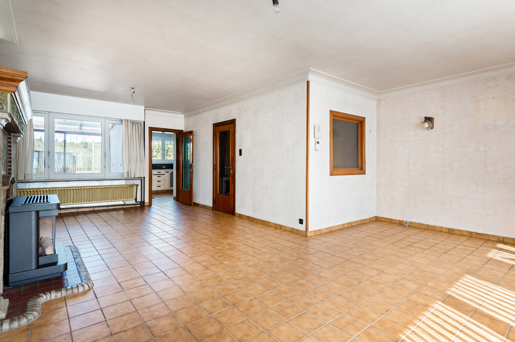 Ruime te renoveren woning nabij het centrum op ca. 695 m². - foto 3