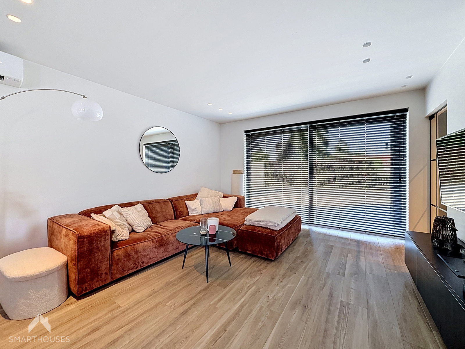 Recente en mooi afgewerkte HOB met 2 slpkrs, tuin en oprit - foto 4