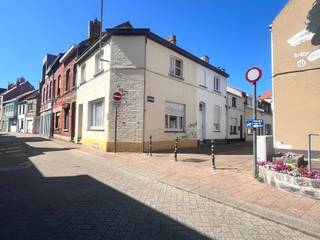 Bouwgrond op een centrale locatie te Heist-aan-zee met alle winkels en het strand op wandelafstand. Deze nieuw te bouwen hoekwoning is gelegen op...