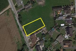 VLAK EN RECHT perceel GROND in woongebied van +-1000m² groot op een VLOT BEREIKBARE LIGGING te Machelen (Zulte).U geniet van een MOOIE STRAATBREEDTE...