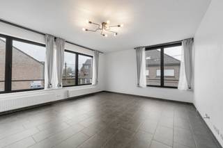 Te koop: instapklaar halfopen appartement in Buggenhout, gelegen op de stadsrand en toch dichtbij het centrum, scholen en openbaar vervoer. Dit...