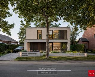 <p>BBent u op zoek naar een ruim perceel voor de realisatie van uw droomwoning? Contacteer Arno via arno@reds.be of +32 498 66 21 41 <br /><br />Het perceel heeft een oppervlakte van circa 721 m² en is geschikt voor het oprichten van een open bebouwing. <br />Met een perceelbreedte van circa 21 meter en een diepte van circa 33,5 meter geniet u van voldoende ruimte en tal van mogelijkheden om een comfortabele gezinswoning te realiseren. <br />De locatie leent zich bovendien ook uitstekend om wonen te combineren met uw eigen zaak. Een complementaire functie van 100 m² is mogelijk voor bijvoorbeeld een kantoor of vrij beroep. De impressie geeft u alvast een kijk op deze mogelijkheid. <br /><br />De verbinding met het centrum van Sint-Antonius is uitstekend. Ook het centrum van Zoersel, en de op- en afrit van de snelweg zijn vlot bereikbaar. <br /><br />De bouwvoorschriften zijn verkrijgbaar op aanvraag bij ons. <br />Stedenbouwkundige info is in aanvraag.</p>